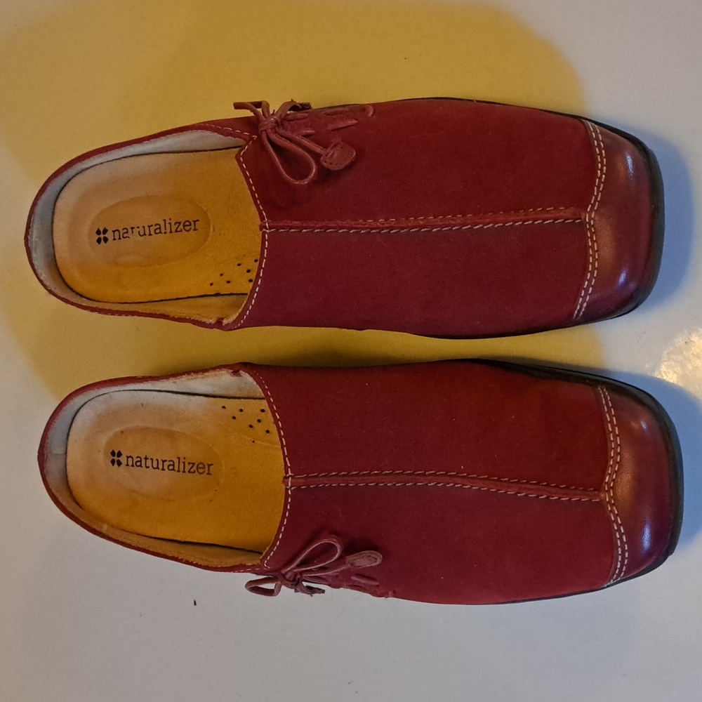 Naturalizer Size 8 Red Suede Mules W/Leather Detailing Brand New